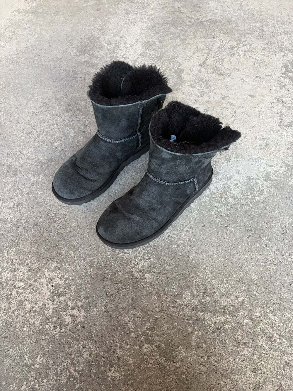UGG Women's Mini Bailey Bow II Black Suede Boots Size 8